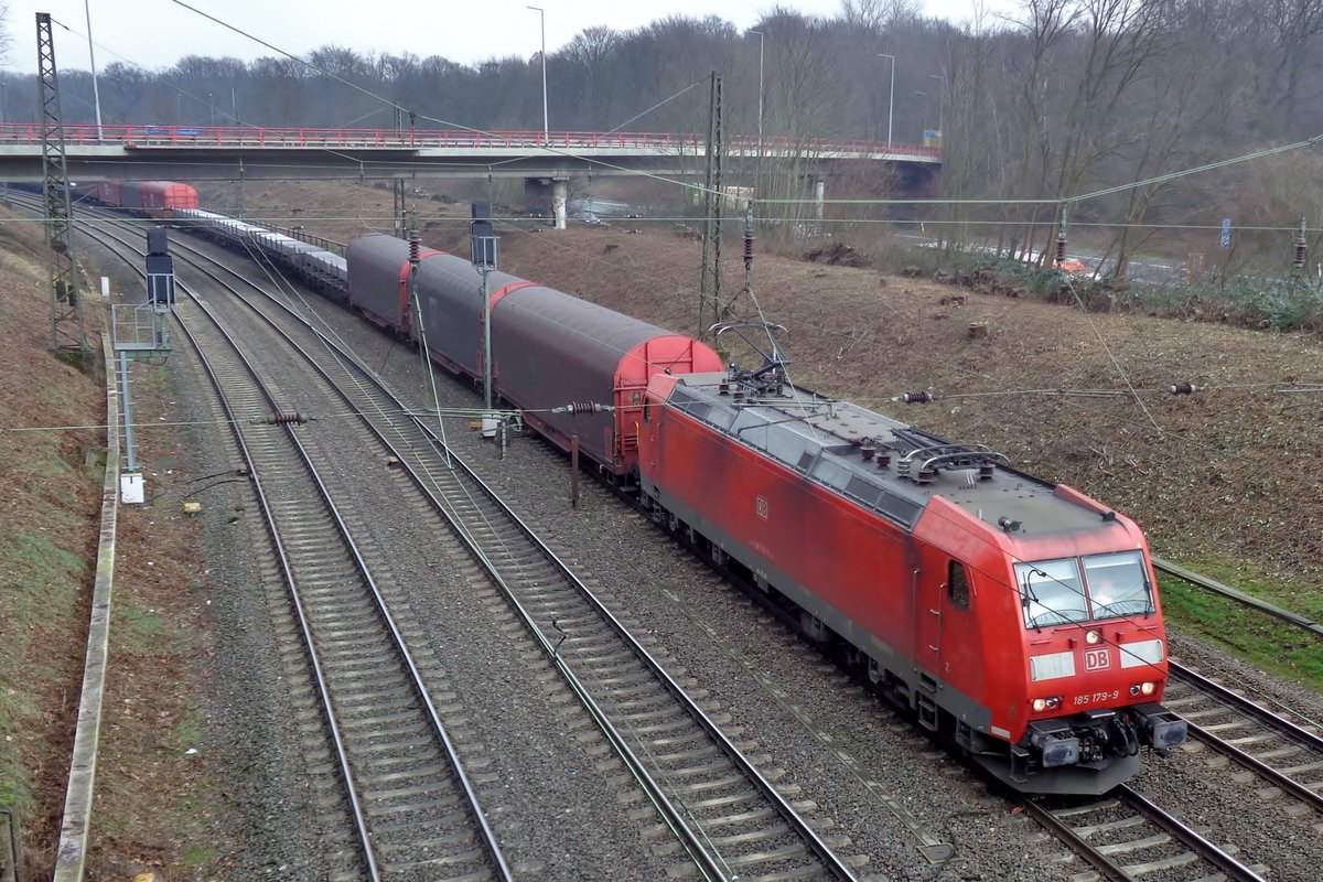 Der Nievenheimer Stahlzug wird ab 2018 von DB Cargo geördert, wie am 30-1-2018 DB 185 179 in Duisburg-Kaiserberg unter Beweis stelt. 