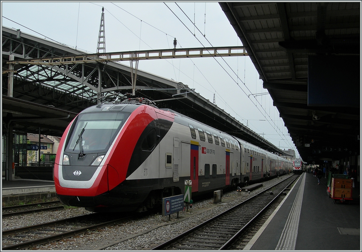 Der RABe 502 ist immer noch mit Testfahrten beschäftigt, hier bei einem Aufenthalt in Lausanne.
11. Mai 2016