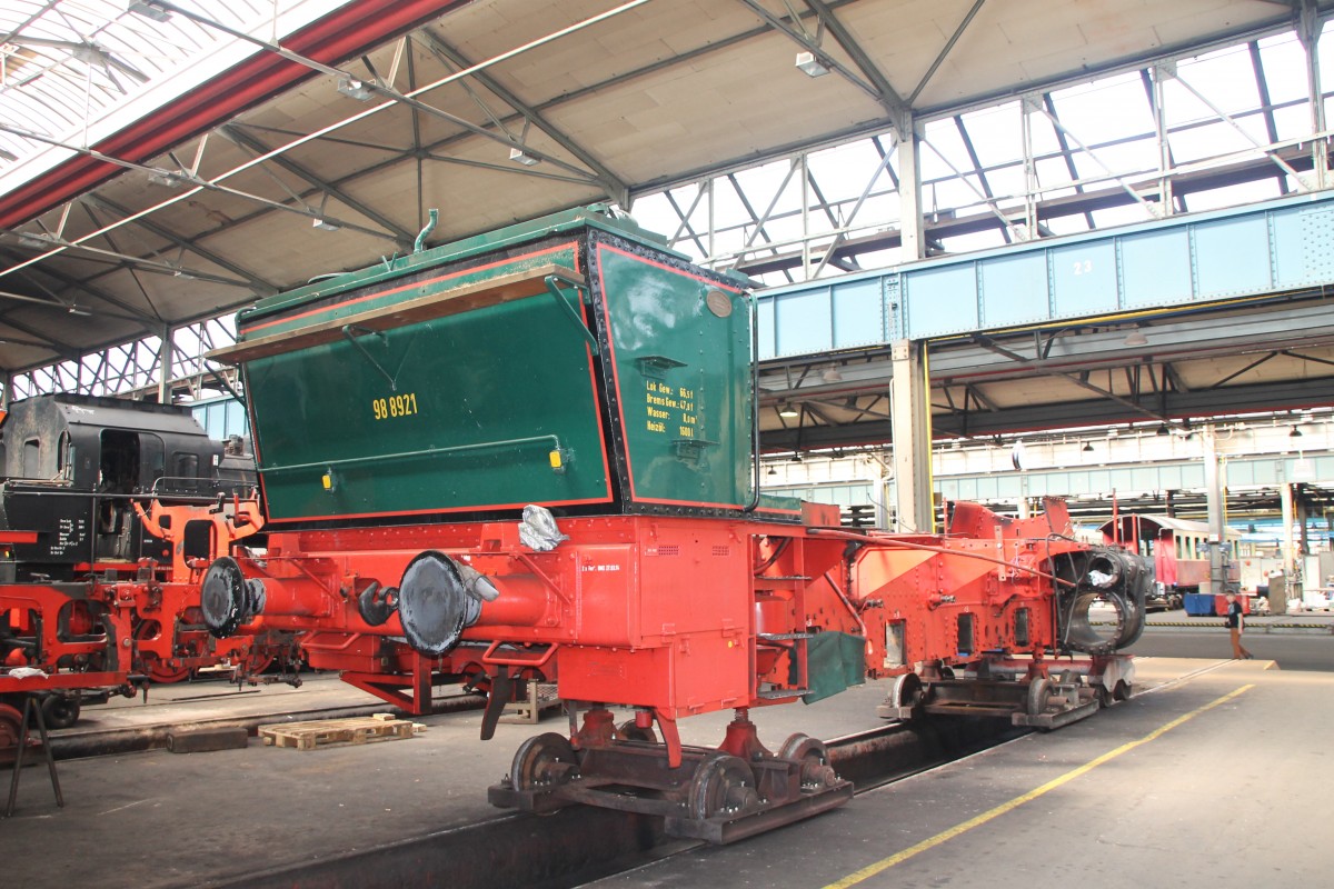 Der Rahmen der 98 8921 im DLW Meiningen am 29.M�rz.2014