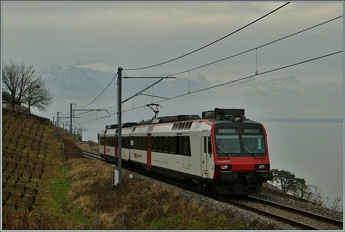 Der RBDe 560  Domino  durfte als  Testbild für den Dampfzug herhalten. 
(Wobei der Dampfzug dann aus der Gegenrichtung kam)
Bei Chexbres, den 18. Jan. 2014