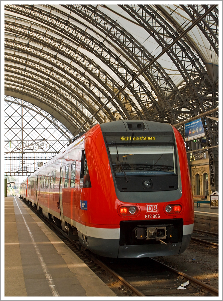 Der RegioSwinger 612 986 gekuppelt mit einem weiteren steht am 27.08.2019 im Hbf Dresden. 