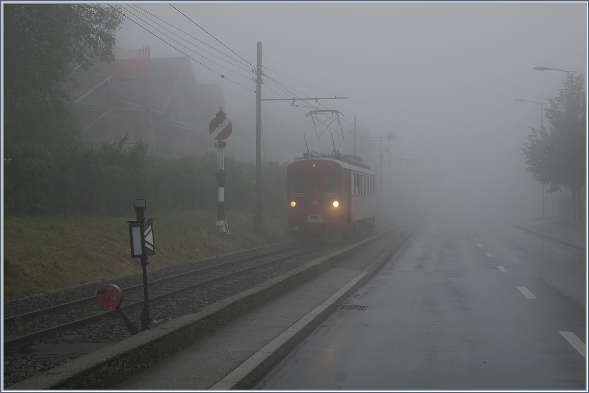 Der RhB Bernina Bahn ABe 4/4 35 erreicht Blonay.
9. Juni 2019