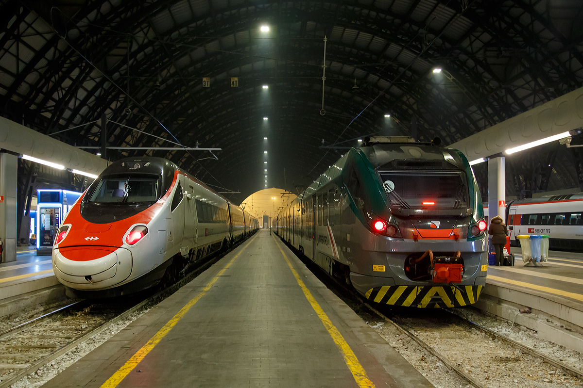 
Der SBB ETR 610 der 2. Serie  (RABe 503 014) hat als EC 39 (Basel SBB - Milano Centrale) am 27.12.2015 den Milano Centrale (Mailand Zentral) erreicht und uns die letzte Etappe gut ans Zeil gebracht. 

Rechts auf dem anderen Gleis stehen zwei gekuppelte ETR 425 der Trenord (ETR 425 037 und ein weiterer) zur Ausfahrt bereit.