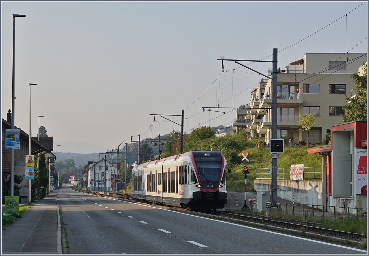 Der SBB GTW RABe 520 011-3 hat die Station Birrwil verlassen und fährt nun in Richtung Lenzburg. 

13. Sept. 2020