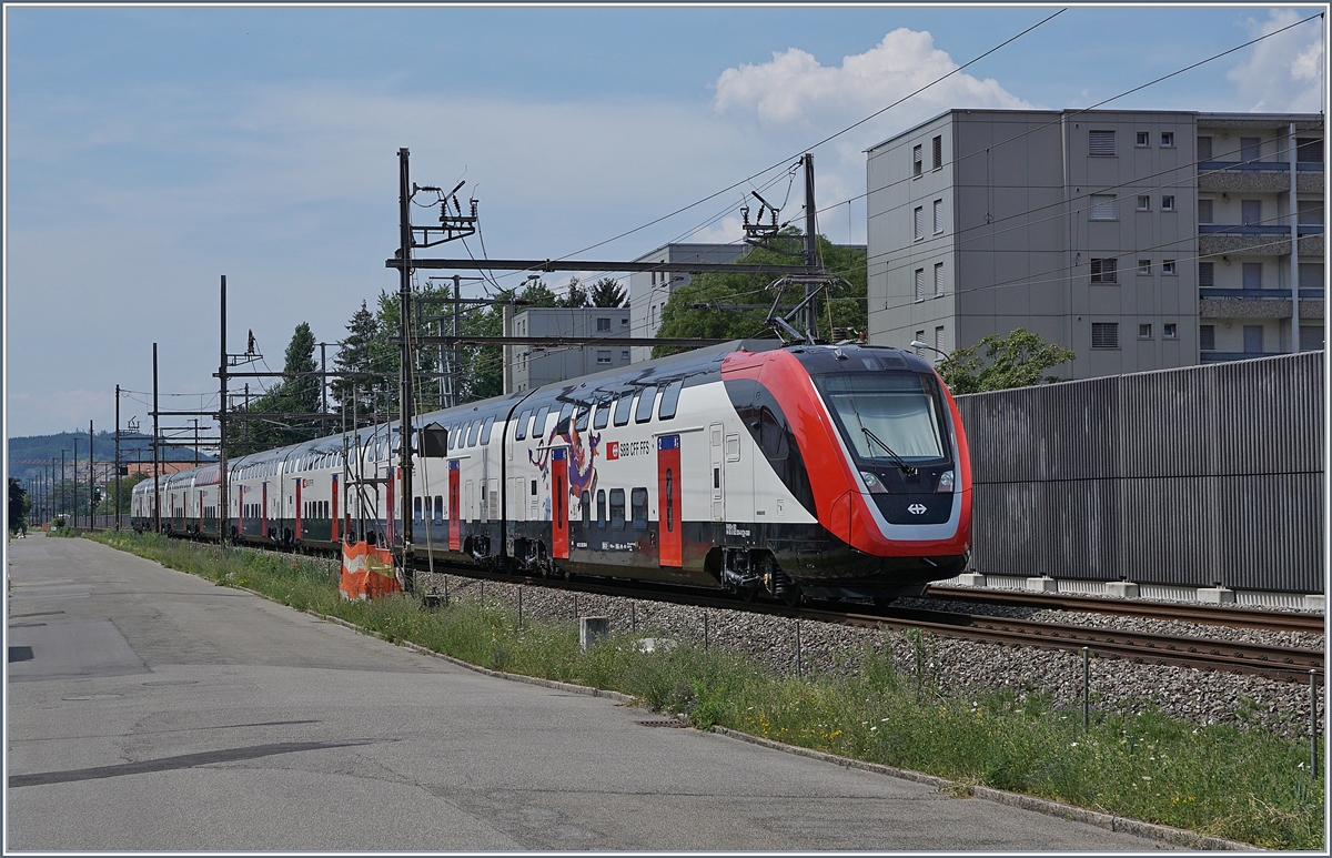 Der SBB RABDe 502 004 (UIC 94 85 0502 004-4 CH-SBB auf einer Testfahrt zwischen Grenchen Süd und Lengnau.

22. Juli 2019