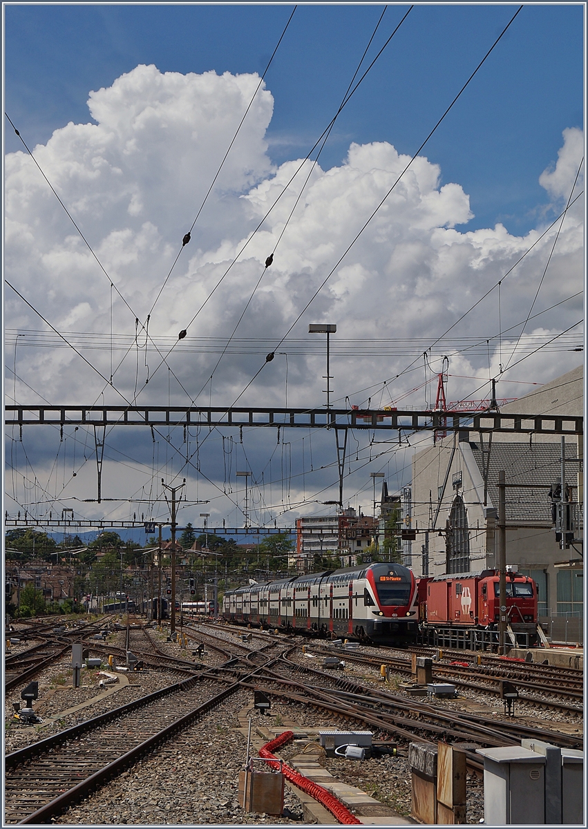 Der SBB RABe 511 026 von Annemasse nach St-Maurice erreicht Lausanne. 

18. Juni 2020