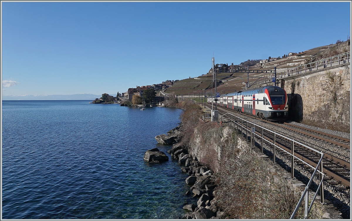 Der SBB RABe 511 026 ist zwischen Rivaz und St-Saphorin auf dem Weg von Annemasse nach Vevey.

10. Jan. 2022