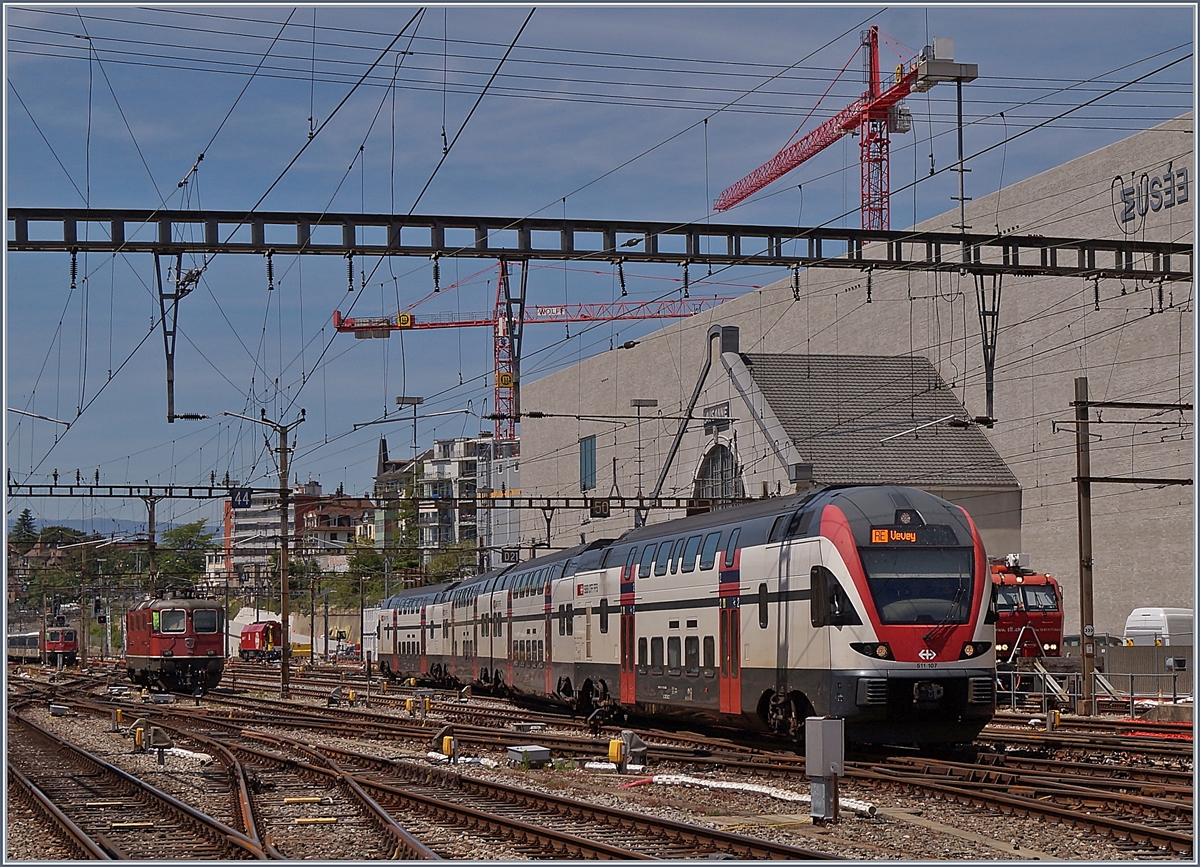 Der SBB RABe 511 107 auf der Fahrt nach Vevey erreicht Lausanne.

26. Mai 2020