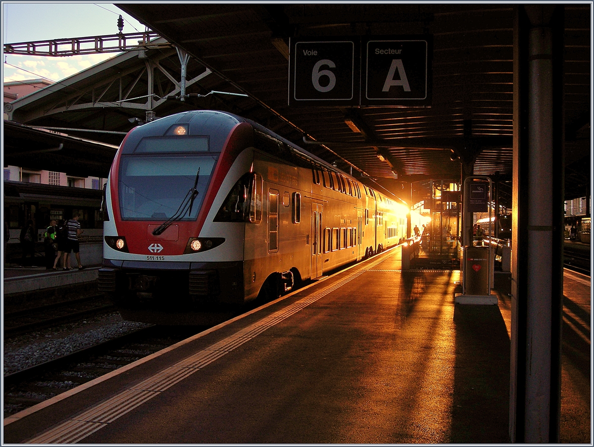 Der SBB RABe 511 bereichert den Sonnenuntergang in Lausanne.
22. Aug. 2017