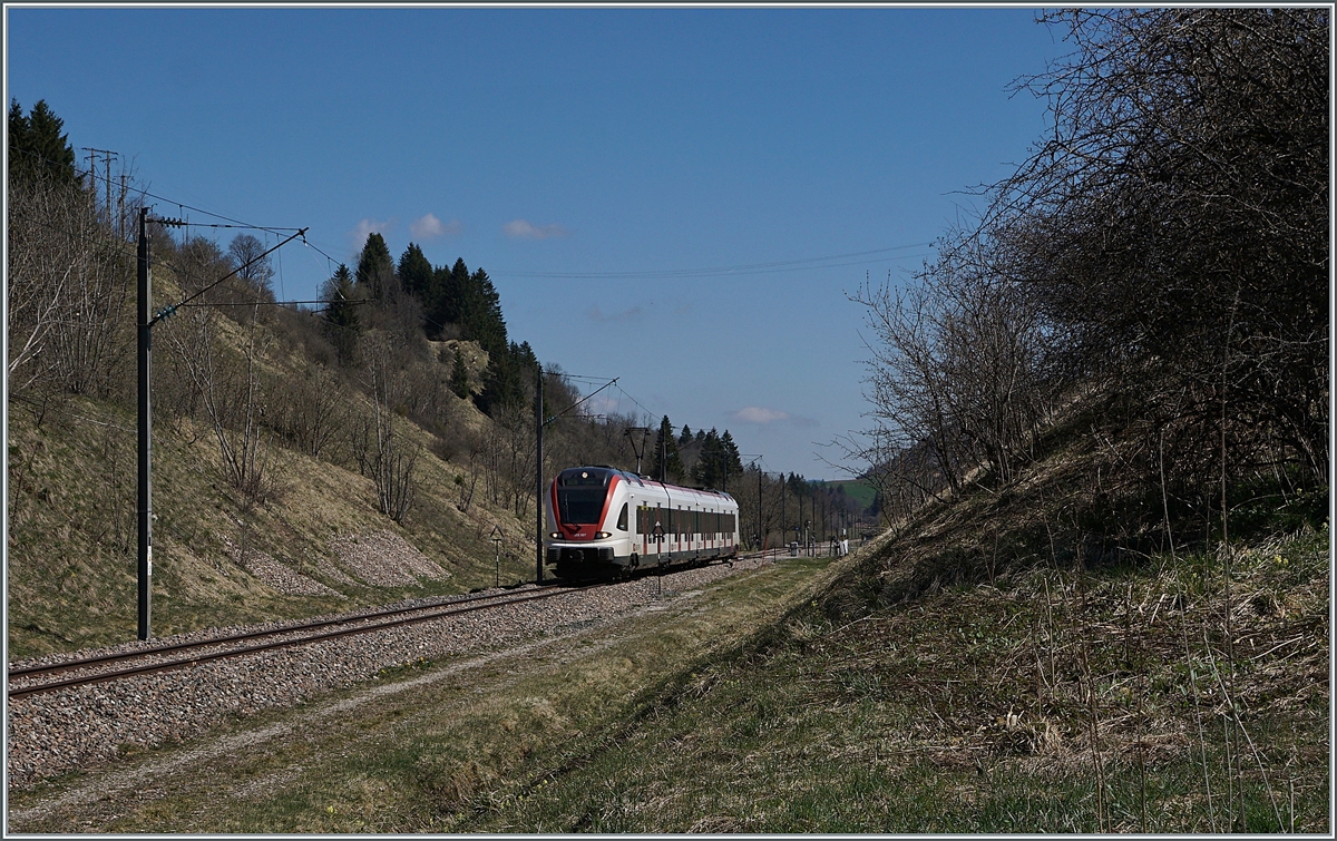 Der SBB RABe 522 207 ist als RE 18124 zwischen Les Verrieres und Pontralier kurz vor La Cluse et Mijoux auf dem Weg von Neuchâtel nach Frasne.


16. April 2022