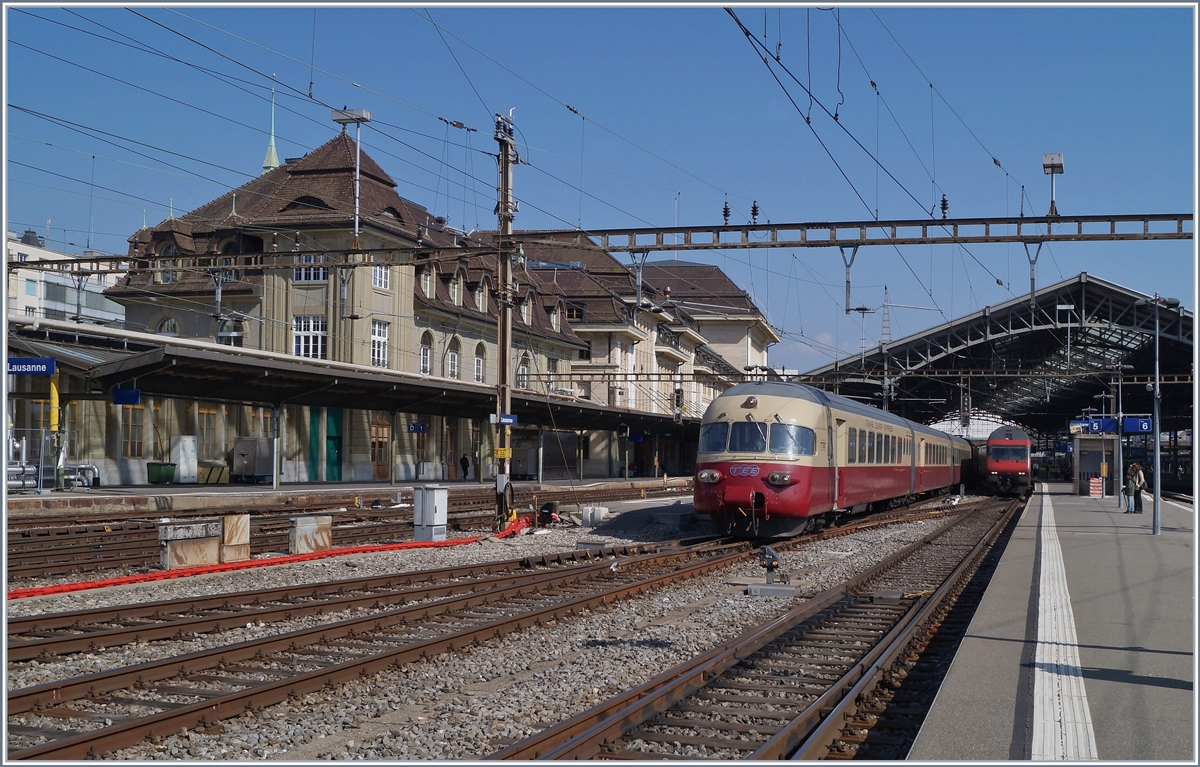 Der SBB RAe TEE II 1053 verlässt Lausanne. 

31. März 2019