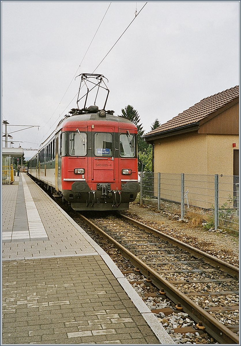 Der SBB RBe 540 025-4 ist als S29 von Winterthur kommend an seinem Ziel Stein am Rhein angekommen. 


12. Juli 2004 