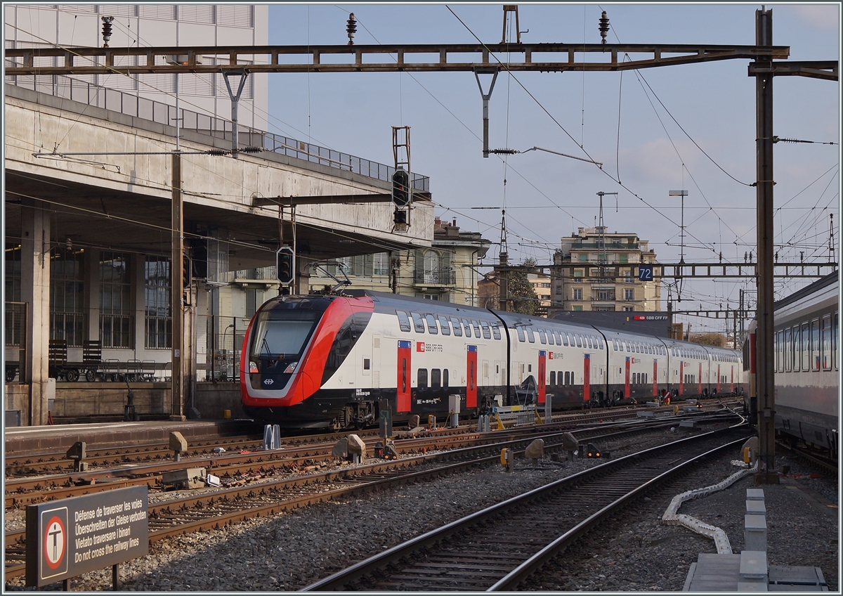 Der SBB Twindexx RABe 502 208-7 und ein weiterer, auf diesem Bild nicht zu sehender verlasen Lausanne in Richtung St.Gallen. 

27. Februar 2021