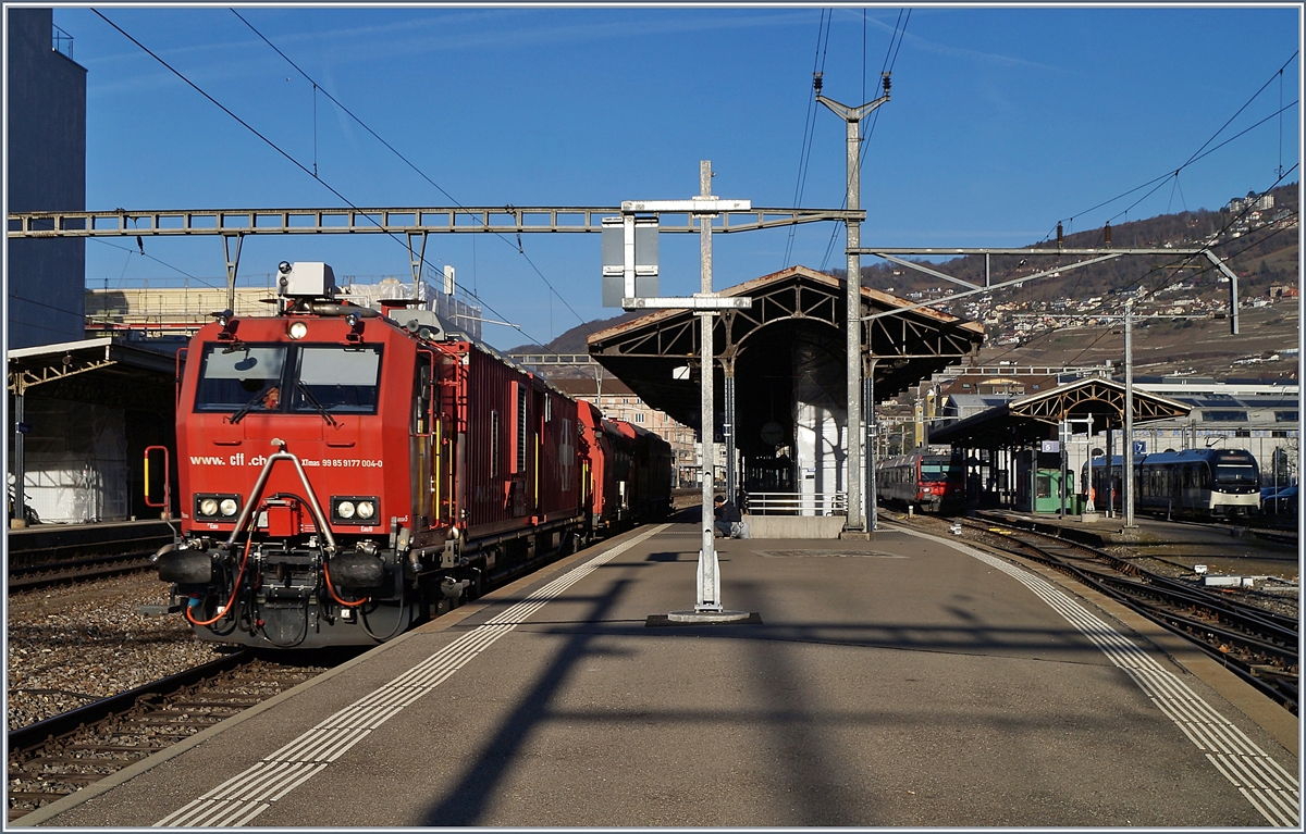 Der SBB XTmas 99 85 9177 004-0 bei der Durchfahrt in Vevey auf seiner Fahrt Richtung Wallis.

19. Feb. 2019