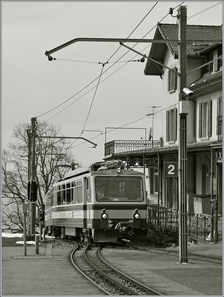 Der  Schülerzug  3389 erreicht Caux.
10. März 2015