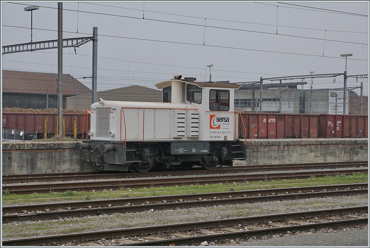 Der SERSA Tm 232 111-5 (Tm 98 58 5 232 111-5 CH-SERSA) steht in Yverdon.

21. Nov. 2021