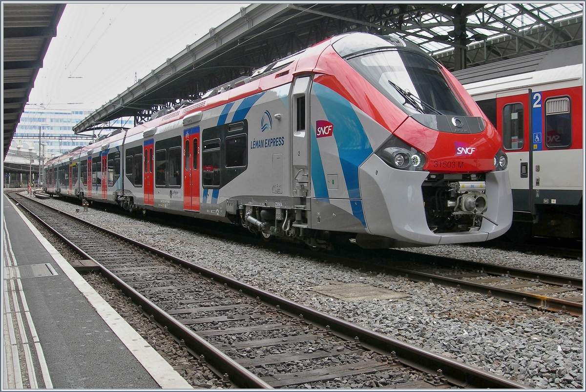 Der SNCF Z 31503 M in den gefälligen LÉMAN EXPRESS Farben in Lausanne auf einer Testfahrt. 

29. April 2019