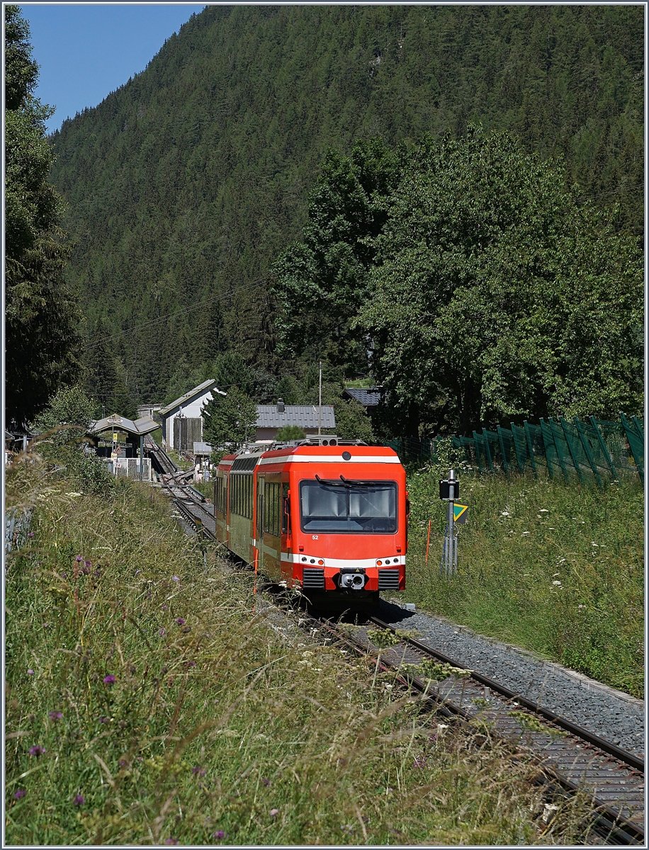 Der SNCF Z 850 N° 52 (94 87 0001 854-2F-SNCF) als TER 18988 nach Les Houches kurz nach Vallorcine. 

7. Juli 2020