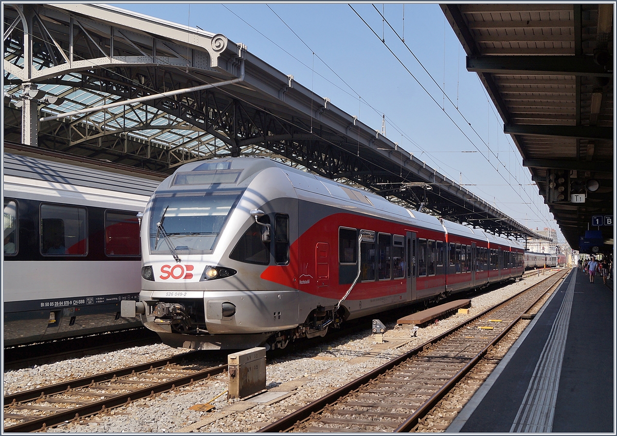 Der SOB RABe 526 049-2 (UIC 94 85 7 526 049-2 CH-SOB) steht für Testfahrten in Lausanne auf Gleis 2.

28. Juni 2019