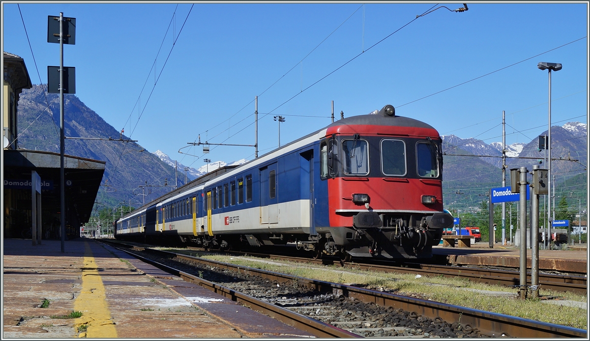 Der Steuerwagen des IR 2824 in Domodossola.
15. April 2014