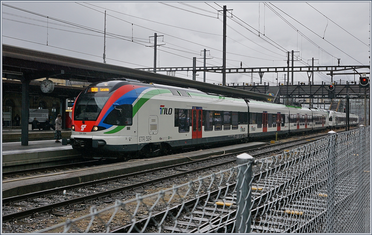 Der TILO RABe 524 204 in den neuen Tilo Farben in Bellinzona.

19. Okt. 2019