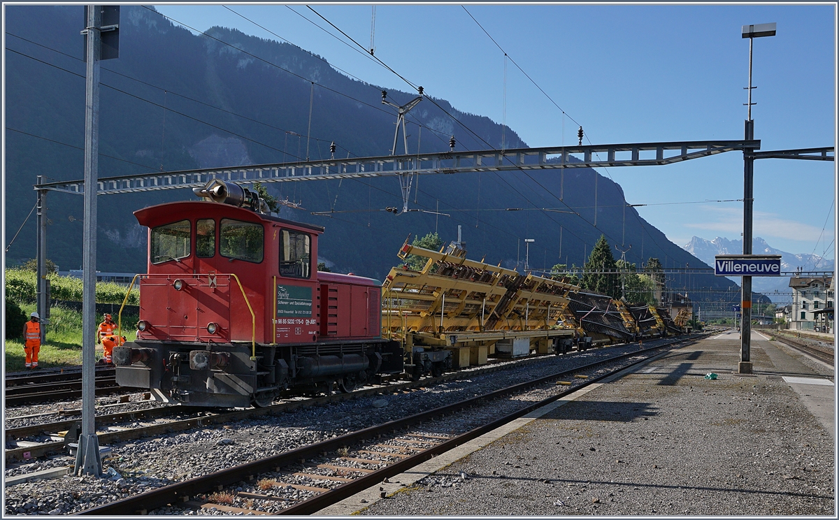 Der Tm 98 85 5232 175-0 CH-JÜST steht in Villeneuve. 

1. Juli 2019