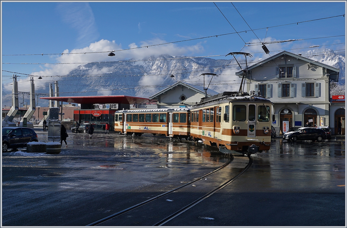 Der TPC A-L BDeh 4/4 302 mit seinem Bt verlässt Aigle Richtung Leysin. 

29. Jan. 2019 