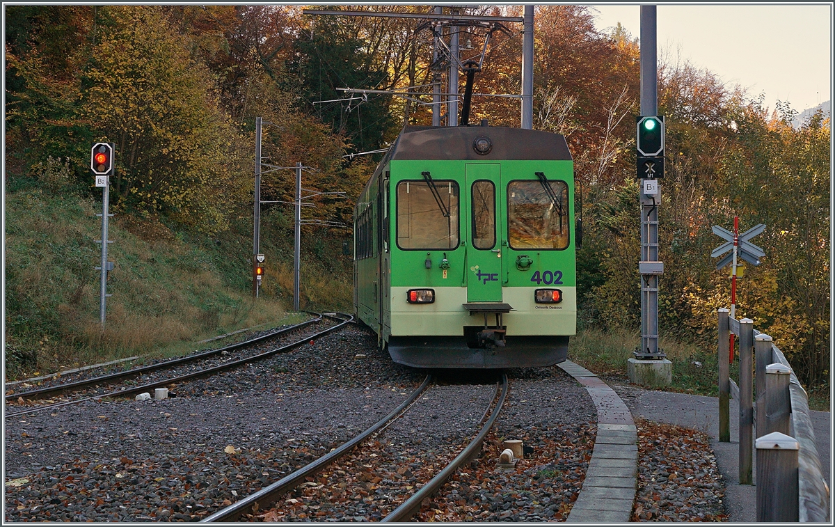 Der TPC ASD BDe 4/4 402 verlässt Verschiez in Richtung Aigle. 

5. November 2021