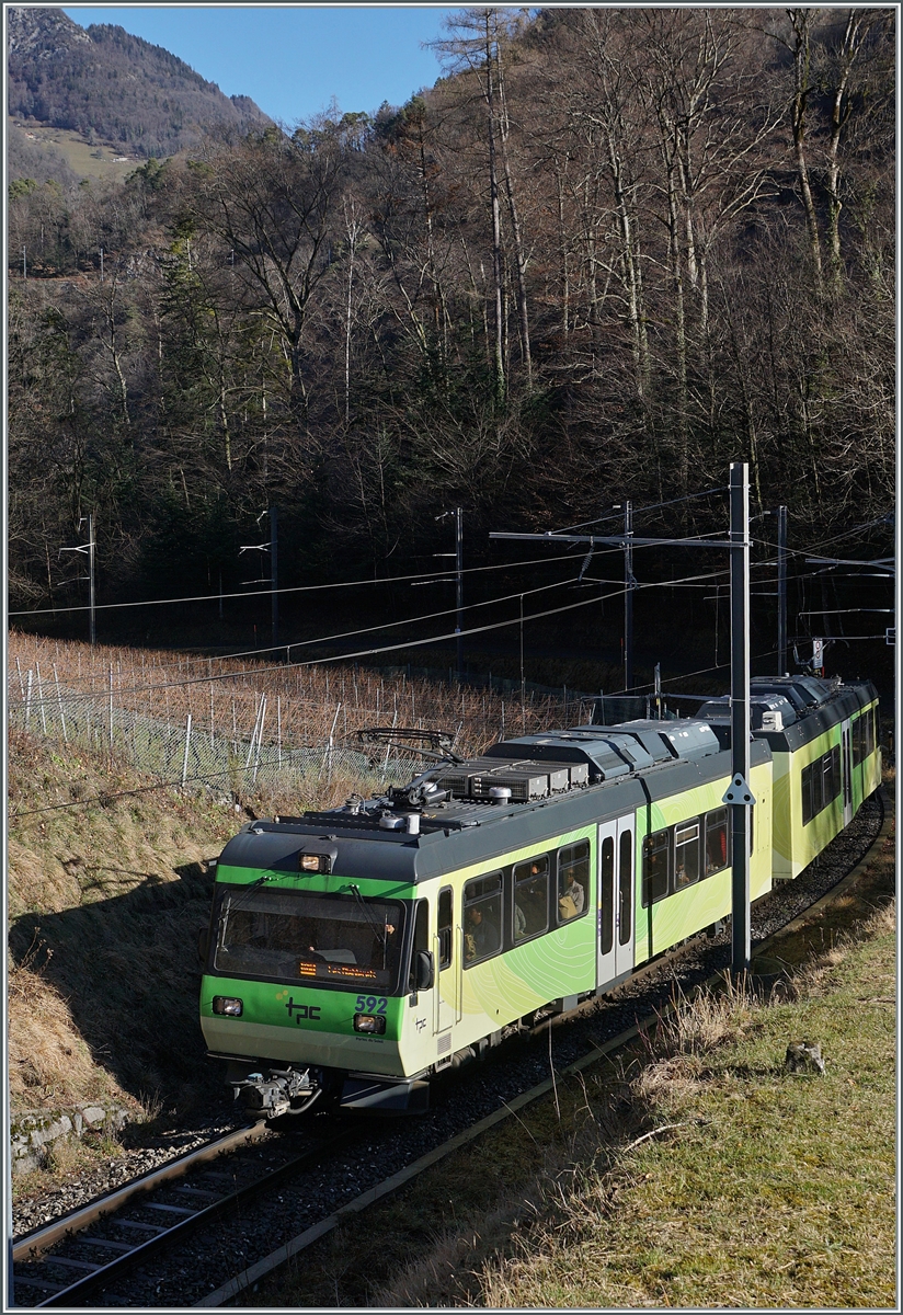 Der TPC ASD/AOMC Beh 4/8 592 ist kurz vor Verschiez auf dem Weg von Aigle nach Les Diablerets. 

27. Jan. 2024