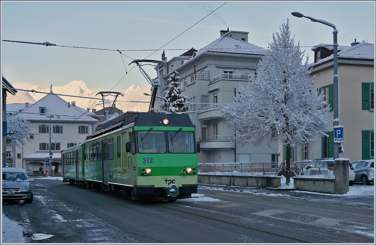 Der TPC BDeh 4/4 312 in Aigle auf der Fahrt nach Leysin.


29. Jan. 2019