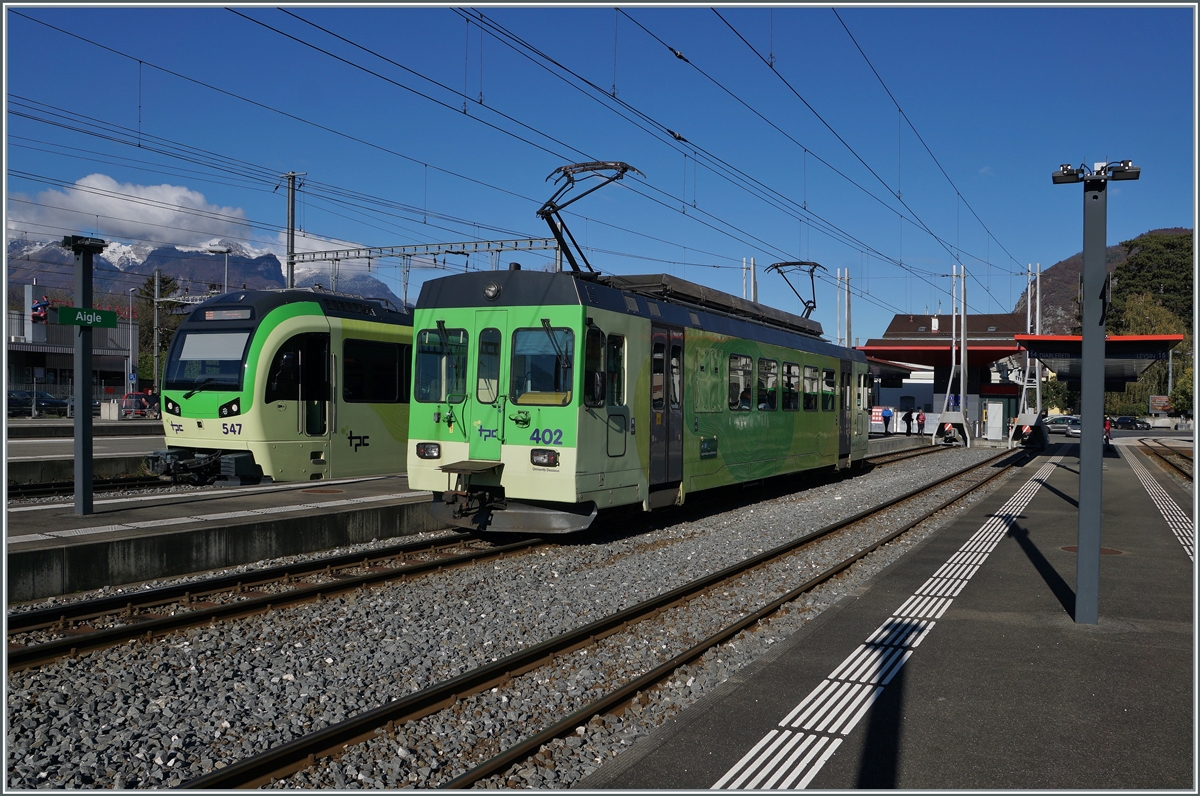 Der TPC Beh 2/6 547 und der TPC ASD BDe 4/4 402 warten in Aigle auf ihre Abfahrt nach Monthey Ville und Plambuit. 

5. Nov. 2021