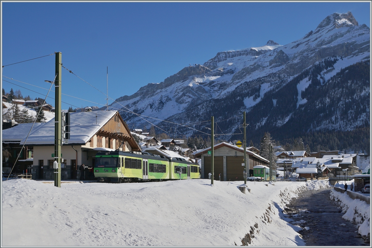 Der TPC Beh 4/8 591 ist von Aigle kommend in Les Diablerets angekommen und wird in gut einer Vrtel Stunde wieder nach Aigle zurück fahren. 

11. Jan. 2021