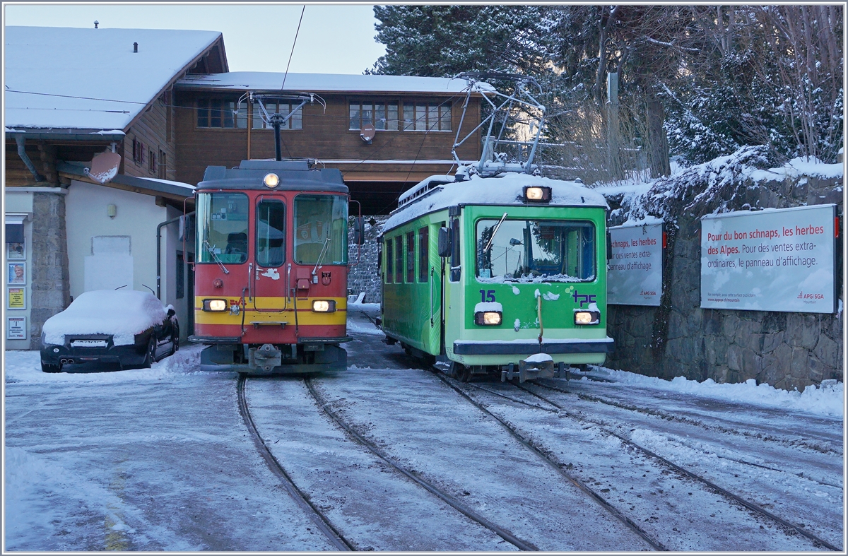 Der TPC BVB BDeh 4/4 82 wartet das Manver des TPC BVB Be 2/3 15 ab, um dann bereitgestellt zu werden und den vom Be 2/3 rangierten Wagen auf den Col-de-Bretaye zu schieben.

12. Mrz 2019