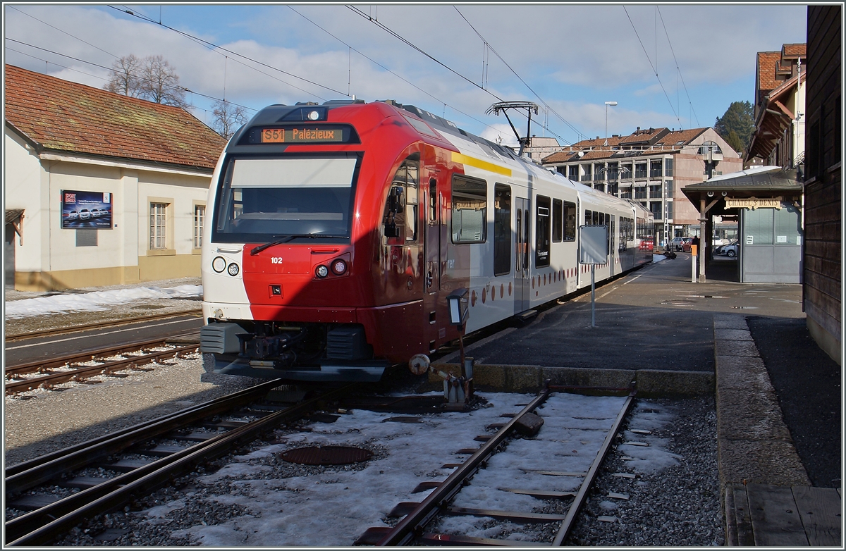 Der TPF Regionalzug 14859 wird in Kürze Châtel St-Denis Richtung Palézieux verlassen. 
29. Jan. 2016