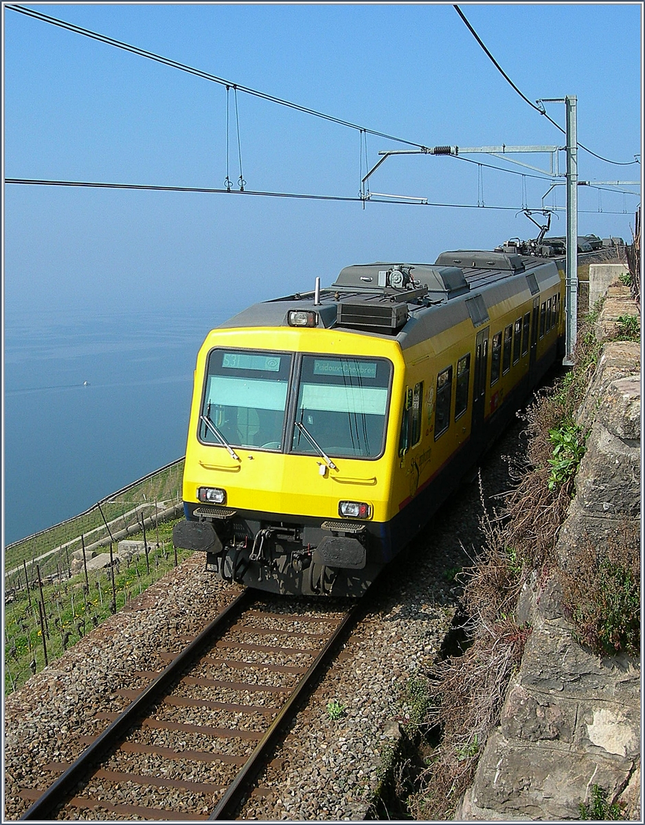 Der  Train des Vigens  Rebbergzug hoch über dem Genfersee bei Chexbres.
9. April 2007
