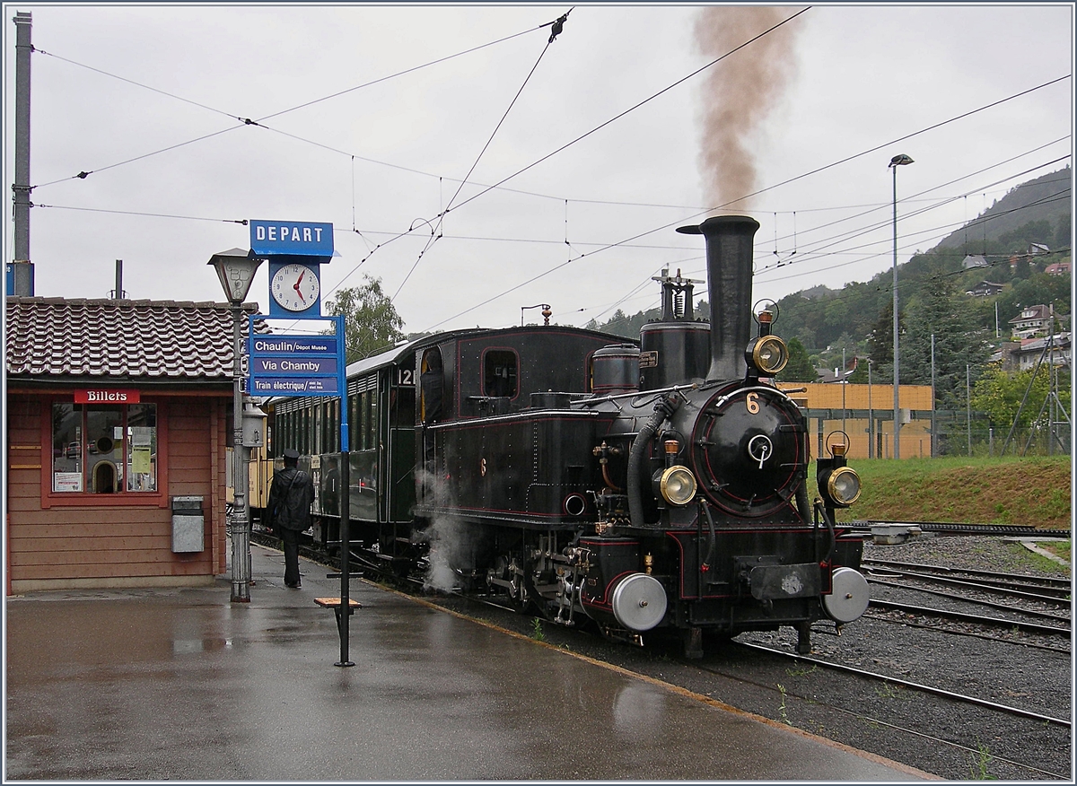 Der  train electrique  raucht und dampft aus Erfreulichste...
 
Die Blonay-Chamby G 3/3 N° 6 wartet in Blonay auf ihre baldige Abfahrt nach Chaulin.

28. Juli 2019