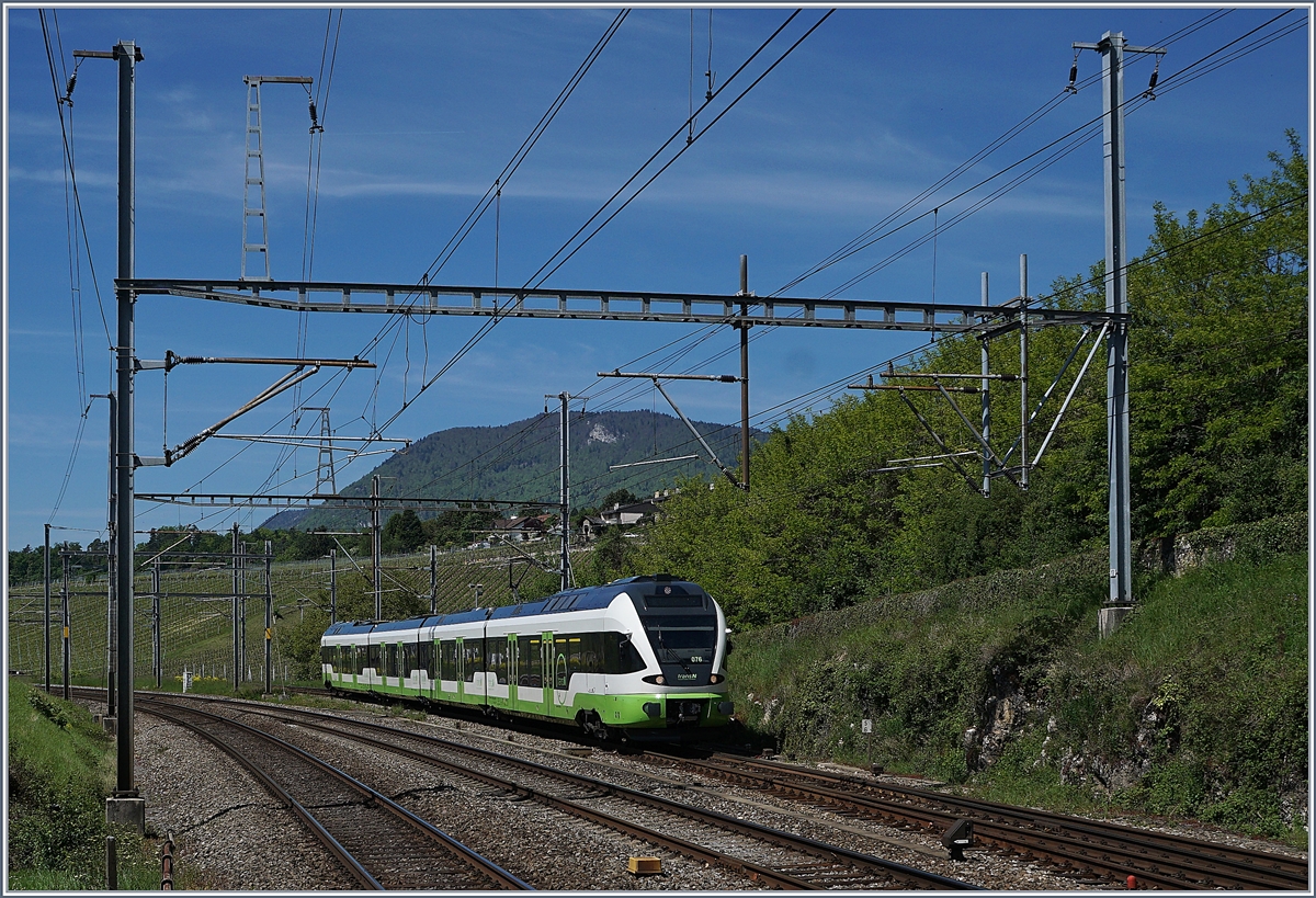 Der TransN RABe 526 076 von Buttes kommend erreicht Auvernier 
16. Mai 2017