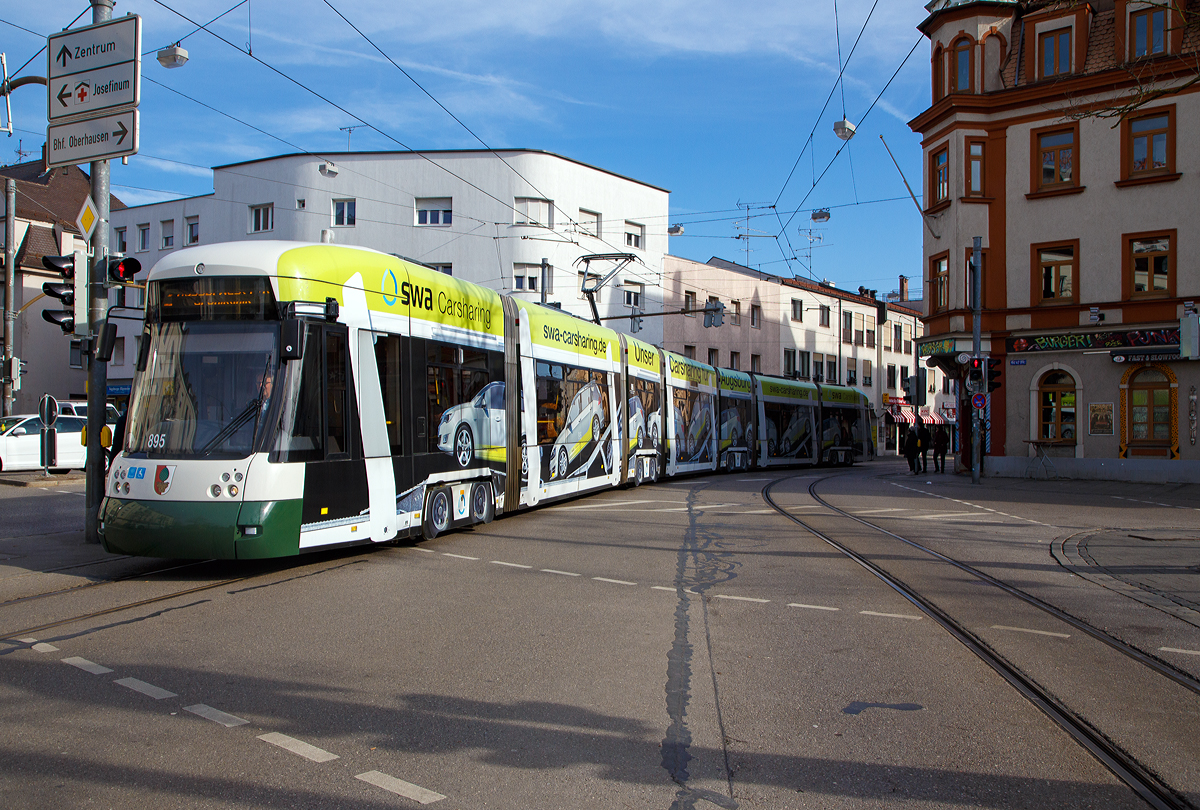 
Der Triebwagen 895 der swa (Stadtwerke Augsburg Verkehrs-GmbH), als Linie 2 (nach Augsburg West P+R), erreicht am 08.02.2020 die Station Augsburg Oberhausen  Bf / Helmut-Haller-Platz. 

Der Triebwagen ist ein CF8 CityFlex (siebenteiliger Niederflur-Gelenktriebwagen im Einrichtungsbetrieb vom Typ Bombardier Flexity Outlook C, ex Cityrunner).
Der modernste Straßenbahntyp Augsburgs sind die 27 in den Jahren 2009 und 2011 gelieferten Cityrunner von Bombardier Transportation, die vor Ort als CityFlex oder CF8 bezeichnet werden. Erstmals in der Geschichte der Augsburger Straßenbahn verfügt dieser Typ durchgehend über Klimaanlagen. Der CityFlex hat sechs doppelflügelige und zwei einflügelige Türen. Bis auf drei Wagen wurde die Option auf weitere Fahrzeuge eingelöst. Nach einer von technischen Defekten geprägten Inbetriebnahme Phase – unter anderem Türstörungen – befinden sich mittlerweile alle CF8 im Linienverkehr. Sie ersetzten die letzten Stuttgarter GT4 und alle GT8. Die CF8 verkehren auf allen Augsburger Straßenbahnlinien.

TECHNISCHE DATEN:
Spurweite: 1.000 mm
Achsfolge: Bo '2'Bo' Bo'
Gesamtlänge: 40.600 mm 	
Wagenkastenbreite : 2.300 mm
Sitzplätze: 85
Stehplätze: 143 (4 Pers/m²)
Netzspannung: 	750 V DC Oberleitung
Leistung: 6 x 105 kW
Höchstgeschwindigkeit: 70 km/h
Fußbodenhöhe: 320 mm 
Achsabstand im Drehgestell: 1.850 mm
Treib- und Laufraddurchmesser: 572 mm (neu) / 500 (abgenutzt)
Eigengewicht: 47.900 kg
Anzahl und Art der Fahrmotoren: 6 luftgekühlte Drehstrom Asynchronmotore 
Bremssysteme: 8 x 66 kN Magnetschienenbremse, regenerative elektrodynamische Bremse

Die Straßenbahn Augsburg bildet das Rückgrat des öffentlichen Nahverkehrs in Augsburg und ist das zweitgrößte Straßenbahnsystem Bayerns nach München und vor Nürnberg und Würzburg. Das meterspurige Netz ist 45,4 Kilometer lang und wird von fünf Linien bedient. Die 1881 eröffnete Straßenbahn befördert jährlich etwa 61 Millionen Fahrgäste und wird heute von den Stadtwerke Augsburg Verkehrs-GmbH (SWA) betrieben. An drei Stellen überquert sie die Stadtgrenze, so dass ein Teil des Netzes in den Nachbarstädten Friedberg und Stadtbergen liegt. Ergänzt wird das Straßenbahnnetz durch den 1927 aufgenommenen städtischen Omnibusverkehr, zwischen 1943 und 1959 verkehrte außerdem der Oberleitungsbus Augsburg in der Stadt.

Sehr positiv ist die Tatsache der kostenfreien City-Zone:
Im Stadtgebiet Augsburg sind alle Fahrten zwischen den Haltestellen Königsplatz, Hauptbahnhof, Frohsinnstraße, Theodor-Heuss-Platz/IHK, Ulrichsplatz, Moritzplatz, Rathausplatz, Staatstheather und Prinzregentenstraße kostenfrei.
Auch Tagesticket für den Augsburger Innenraum (Zone 10 und 20) sind mit 6,80 Euro recht günstig. Es gilt Wochentags ab 9 Uhr, an Feiertagen und am Wochenende ganztags. Man kann bis zu 4 Kinder kostenlos und bis zu 4 weitere Personen für je 2,20 Euro mitnehmen.
So kostete es meine Frau und mich 9 Euro und wir konnten Augsburg mit dem ÖPNV erkunden.
