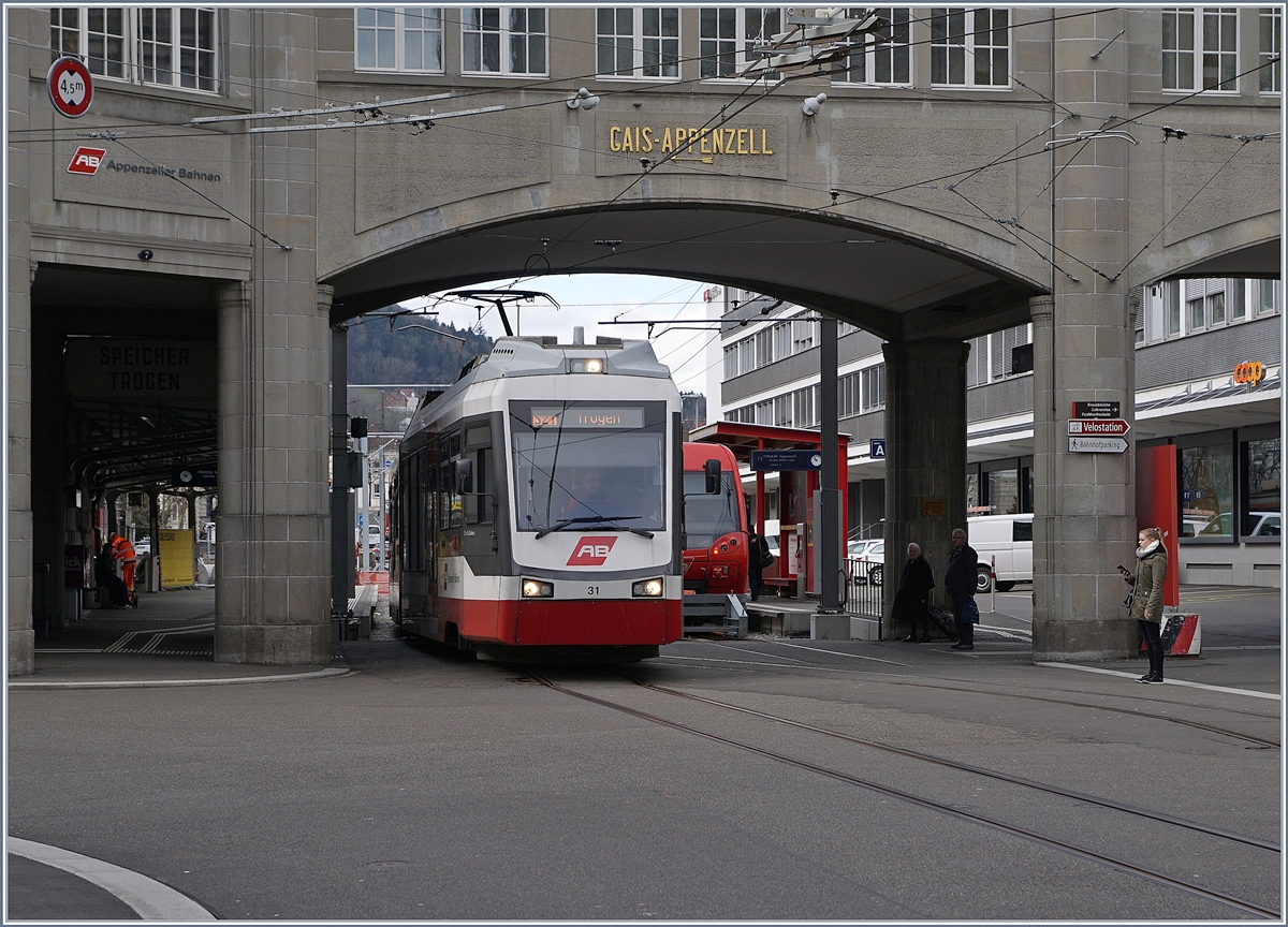 Der Trognerbahnzug verlässt St.Gallen in Richtung Trogen. 

17. März 2018