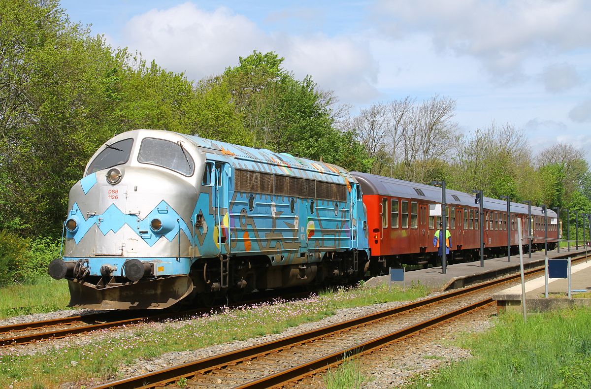 Der Veterantog mit der MY 1126 fuhr zur Abstellung in das ca. 15 km entfernte Bredebro, da in Tondern keine Abstellmöglichkeit mehr vorhanden war. 14.05.2022