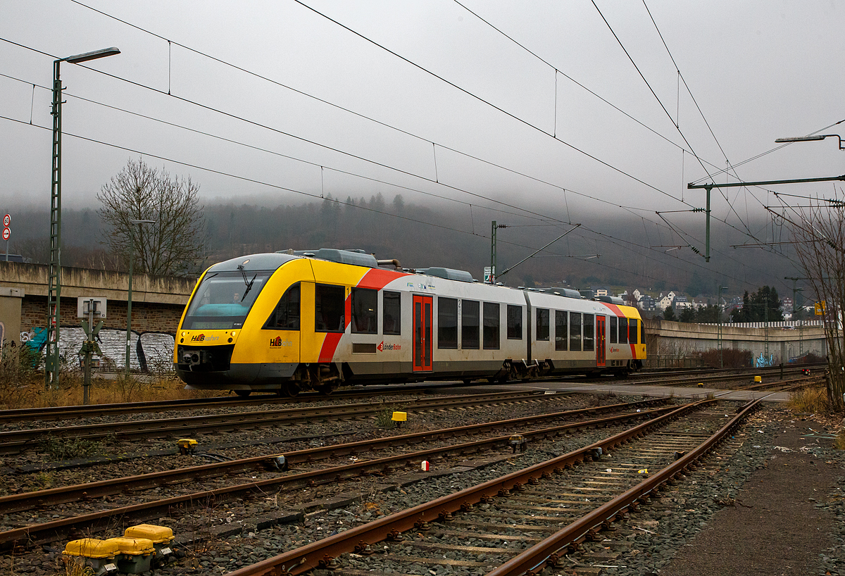 Der VT 252 (95 80 0648 152-6 D-HEB / 95 80 0648 652-5 D-HEB) ein Alstom Coradia LINT 41 der HLB (Hessische Landesbahn), ex Vectus VT 252, erreicht am 25.01.2022 bald den Bahnhof Niederschelden. Er fährt als RB 93  Rothaarbahn  die Verbindung Bad Berleburg - Kreuztal - Siegen – Betzdorf.

Der Alstom Coradia LINT 41 wurde 2004 von Alstom (vormals Linke-Hofmann-Busch GmbH (LHB)) in Salzgitter unter der Fabriknummer 1188-002 gebaut und an die vetus geliefert.