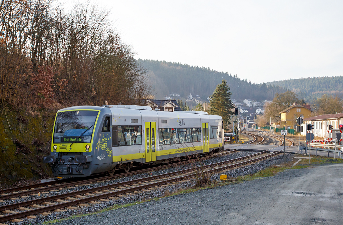 
Der VT 650.723 (95 80 0650 723-9 D-AGIL) ein Stadler Regio-Shuttle RS1 der agilis Verkehrsgesellschaft mbH & Co. KG fährt am 27.03.2016 vom Bahnhof Trebgast als RB nach Bad Rodach weiter. 

Der Regio-Shuttle RS1 wurde 2011 von der Stadler Pankow GmbH in Berlin unter der Fabriknummer 38838 gebaut.