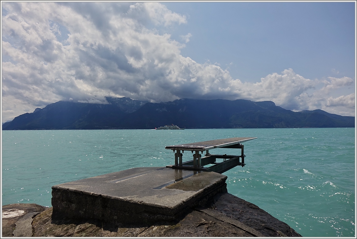 Der vom Wind aufgewühlte See lockte an diesem Tag mehr Ausfluggäste auf das Schiff als ins Wasser.
(08.07.2015)