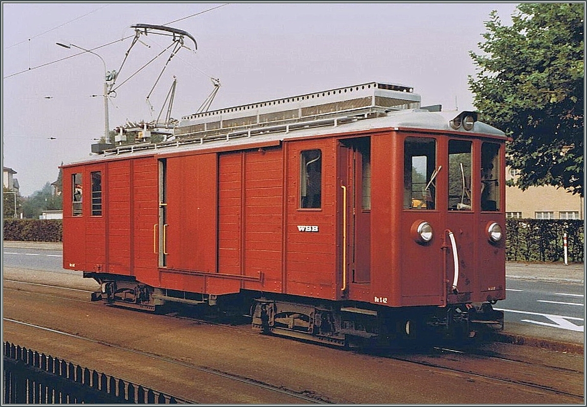Der WSB De 4/4 N 42 in Suhr Auaweiche. 
Im Sommer 1984