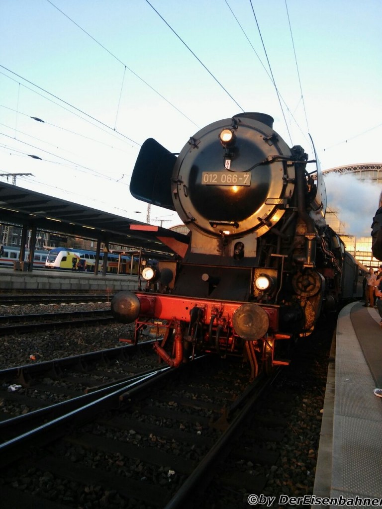 Die 01 1066 im besten Abendlicht in Bremen (am 27.06.2015)