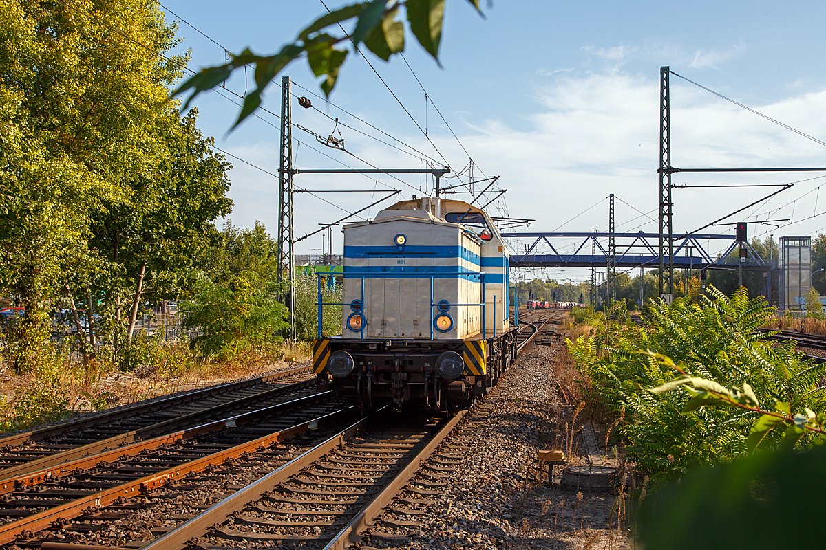 Die 1151 der ITB - Industrietransportgesellschaft mbH Brandenburg (92 82 0001 151-0 L-ITB), am 19.09.2018 beim Hbf Brandenburg an der Havel.

Die V 100.1 wurde 1983 von LEW (VEB Lokomotivbau Elektrotechnische Werke „Hans Beimler“, Hennigsdorf) unter der Fabriknummer 12524 gebaut und an die Deutsche Reichsbahn als DR 110 242-5 geliefert, 1981 erfolgte der Umbau zur DR 112 242-3 im Bw Cottbus.  Zum 01.01.1992 erfolgte die Umzeichnung in DR 202 242-4 und zum 01.01.1994 in DB 202 242-4 in Mai 2000 erfolgte die Ausmusterung bei der DB und sie ging ans SFZ - Schienenfahrzeugzentrum in Stendal, 2003 dann an die NEG - Norddeutsche Eisenbahngesellschaft mbH in Trier als Nr. 03, 2006 ging es dann zur CFL Cargo wo sie als 1151 bezeichnet wurde (92 82 0001 151-0 L-CFLCA). Letztlich im Juni 2014 ging sie dann an die ITB - Industrietransportgesellschaft mbH Brandenburg in Brandenburg an der Havel, blieb aber weiterhin in Luxemburg registriert bzw. eingestellt. 
