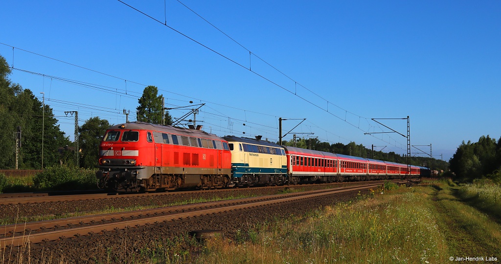 Die 218 473 & 460 fuhren am sonnigen Morgen des 03.07.17 mit dem IRE 18447 nach Berlin Ostbahnhof durch Meckelfeld.