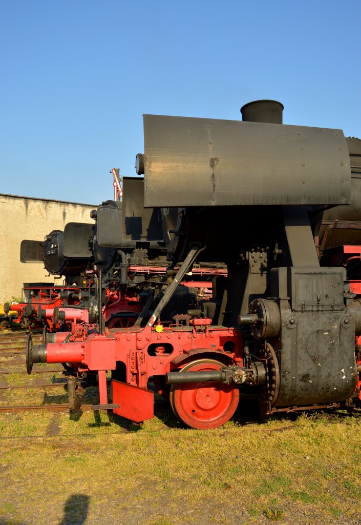 Die 6 Ohren. 52 4867(HEF), dann 01 1056 und dann 23 042 am morgen des 14.05.2015 in Eisenbahnmuseum Darmstadt-Kranichstein.
