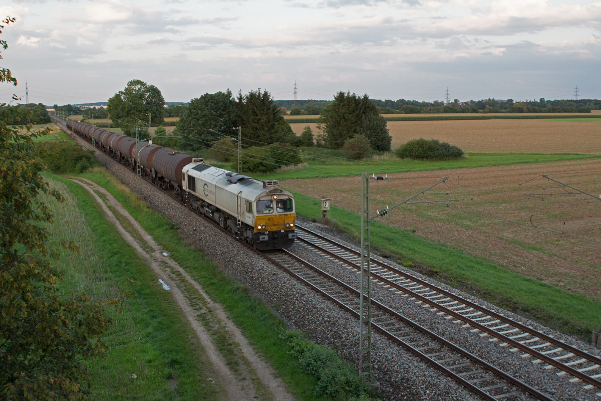 Die abendliche Fotowolke schlug am 19.08.14 zu, als 247 060-7 mit ihrem Kesselzug Richtung München zwischen Grub und Heimstetten zu sehen war.