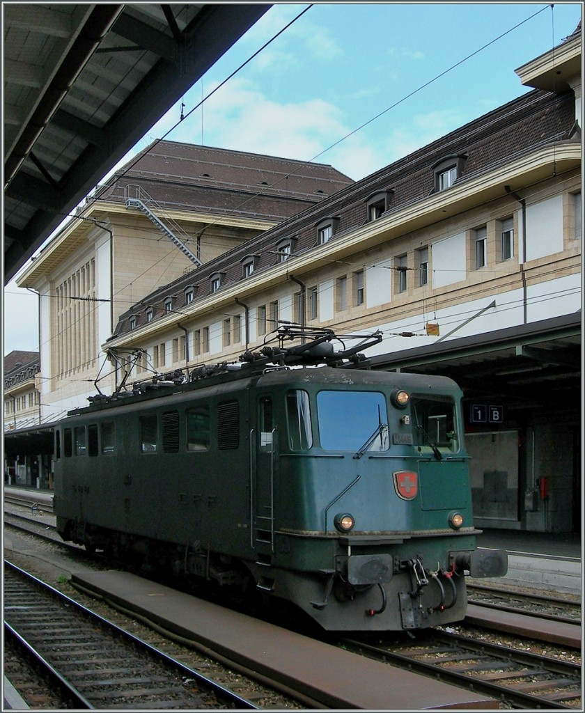 Die Ae 6/6 11449 in Lausanne.
27. April 2006